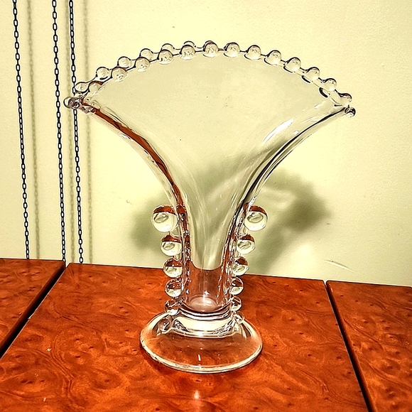 9" Candlewick Retro Fan Vase - Very Cool Perfect Condition - Picture 4 of 4